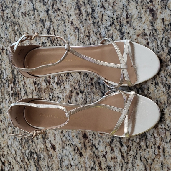 Gold t-strap heel sandal. - Picture 2 of 4